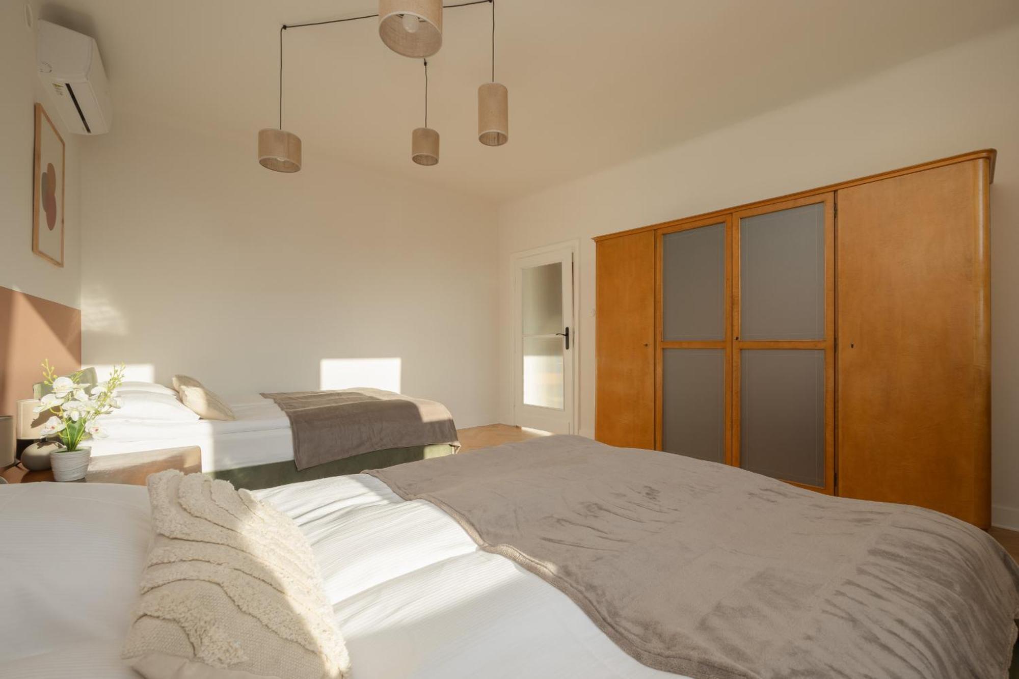 Apartment For 6 People Near Royal Baths Park By Renters Prestige Warschau Buitenkant foto